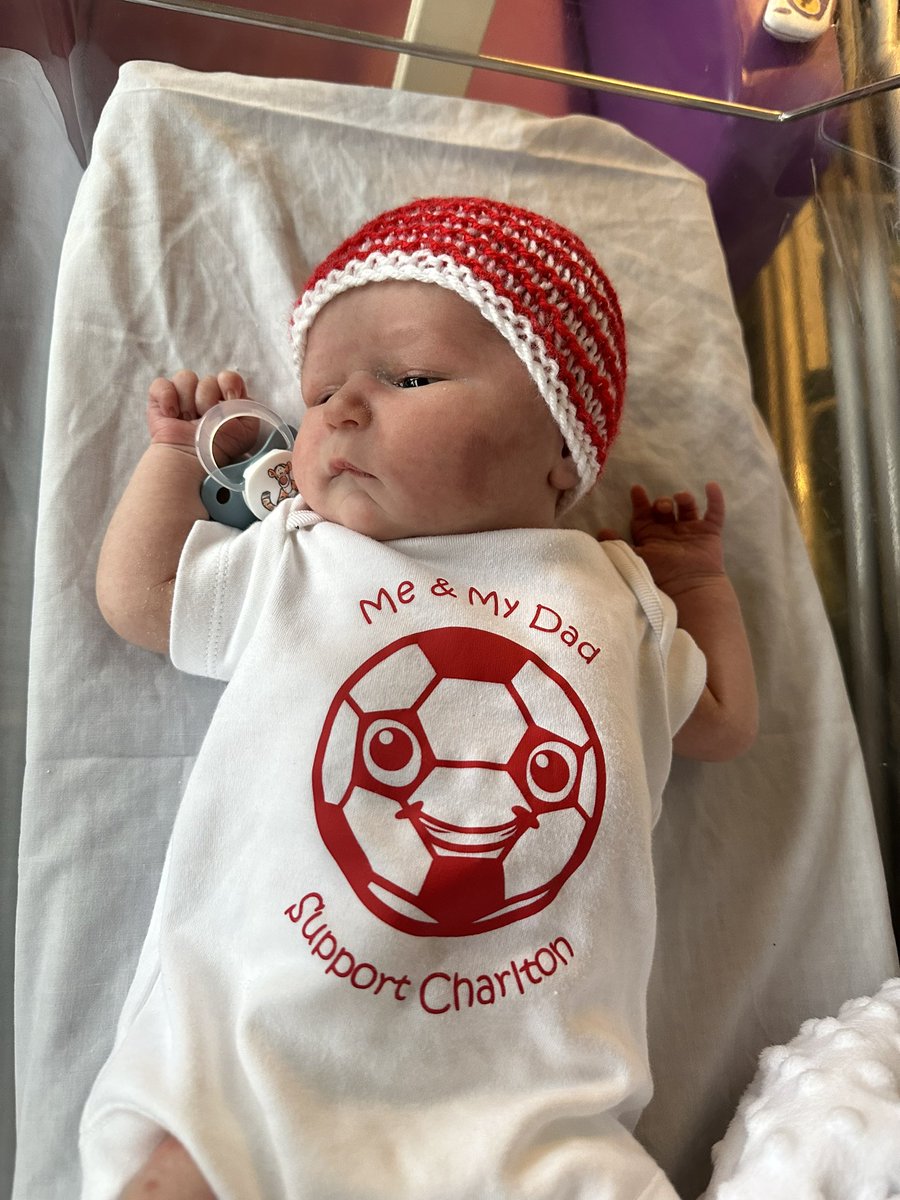 Martin_Checkmat's tweet photo. @CAFCofficial could make the game today as our little boy only arrived on Sunday but he is all dressed for the game and canโt wait for us to beat Untied! #COYRs #JuniorRed #CAFC https://t.co/LLKBZpZYIw