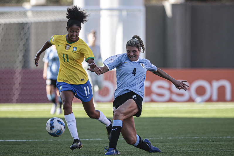 🇺🇾➡️🇦🇷

Florencia Méndez jugará en El Porvenir. Será la segunda jugadora uruguaya en la historia que jugará en ese club. 

📈 2022 

⚫🟡 Peñarol 
12 PJ 

🔵 Selección Sub-20
🥉 Sudamericano
🥈 Juegos Odesur