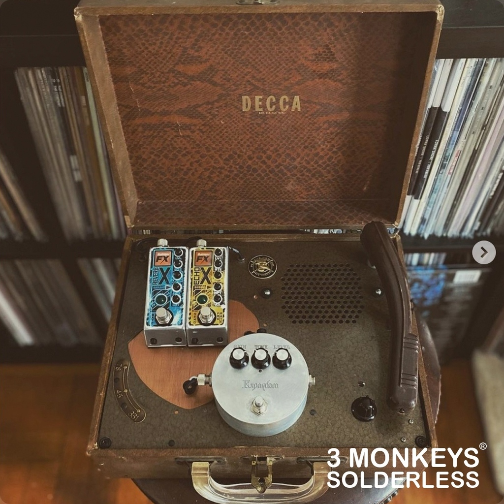 Another genius project from the twisted mind of @plaguedoctorsonicremedies Check him out for more pics...⁠
⁠
Newest AmpBoard⁠
1950s Decca record player⁠
Powered by <a href="/jimdunlopusa/">Jim Dunlop</a> MXR Mini Iso-Brick⁠
Audio and power cables by @3monkeyssolderless⁠
@… instagr.am/p/CnPYOTytSh0/