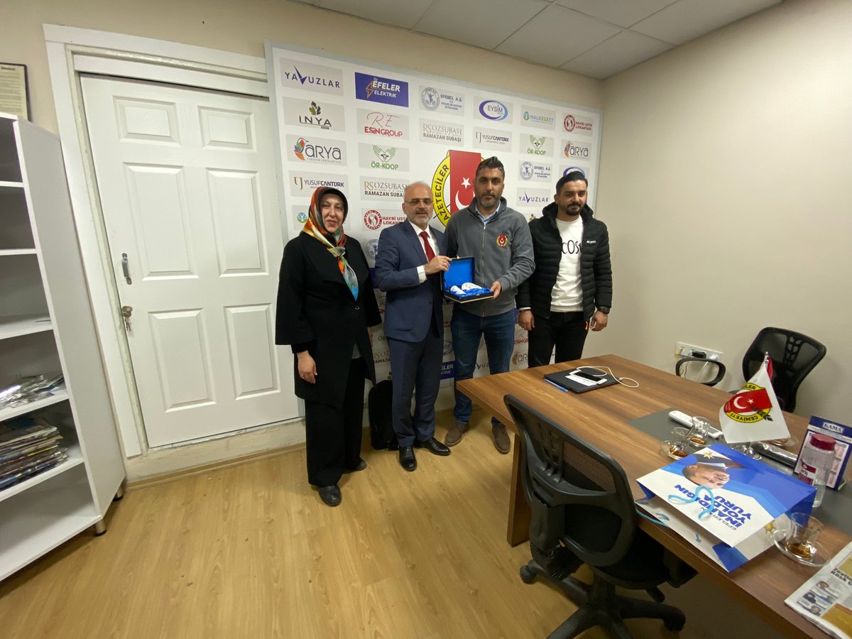 AKEfelerKadin's tweet photo. 📍Aydın Gazeteciler Cemiyeti

 Aydın Gazeteciler Cemiyeti Başkanı Sn. Ferdi Uzun, yönetim kurulu üyeleri ve kıymetli gazetecilerimizin 10 Ocak Çalışan Gazeteciler gününü kutladık. https://t.co/NAMgEMOoPy