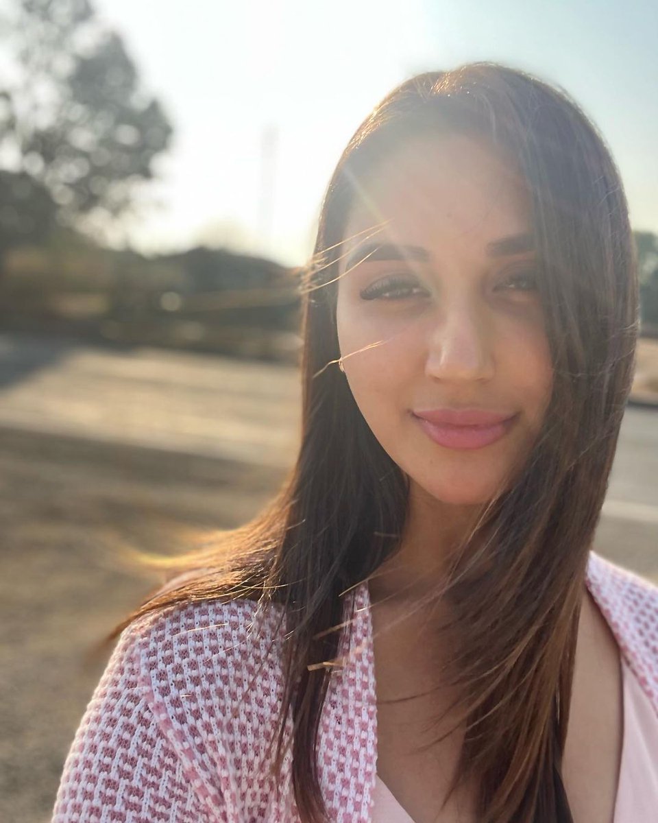 talkingbling's tweet photo. Sunkissed Beauty __ @nikifying
.
.
#nikitadutta #nikitaduttahot #nikifying #talkingbling https://t.co/MSogINGm0L