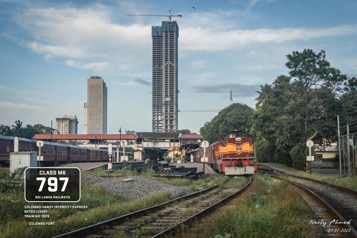nazly's tweet photo. There is a shiny loco in town and it is none other than the Class M6 797 which has been newly painted to it's 1980s retro colours of the original Colombo-Kandy Intercity Express. 🧵 1/ https://t.co/1C8iIf2NKY