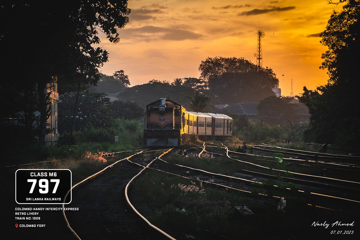 nazly's tweet photo. There is a shiny loco in town and it is none other than the Class M6 797 which has been newly painted to it's 1980s retro colours of the original Colombo-Kandy Intercity Express. 🧵 1/ https://t.co/1C8iIf2NKY