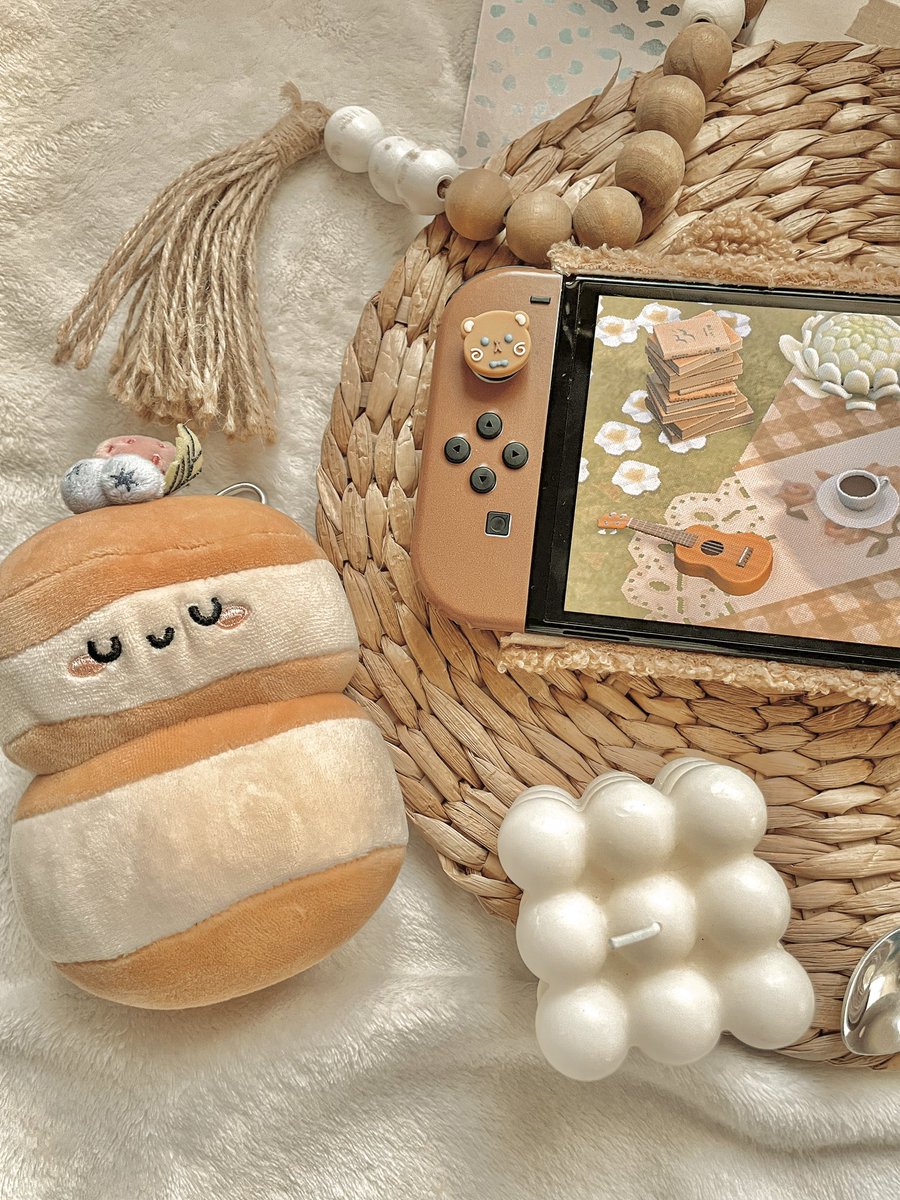 cozyfeya's tweet photo. Maple being cute #AnimalCrossing #ACNH https://t.co/v3FmKrLZJU