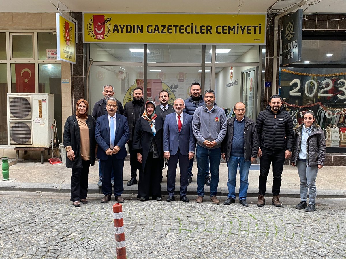 AKEfelerKadin's tweet photo. 📍Aydın Gazeteciler Cemiyeti

 Aydın Gazeteciler Cemiyeti Başkanı Sn. Ferdi Uzun, yönetim kurulu üyeleri ve kıymetli gazetecilerimizin 10 Ocak Çalışan Gazeteciler gününü kutladık. https://t.co/NAMgEMOoPy