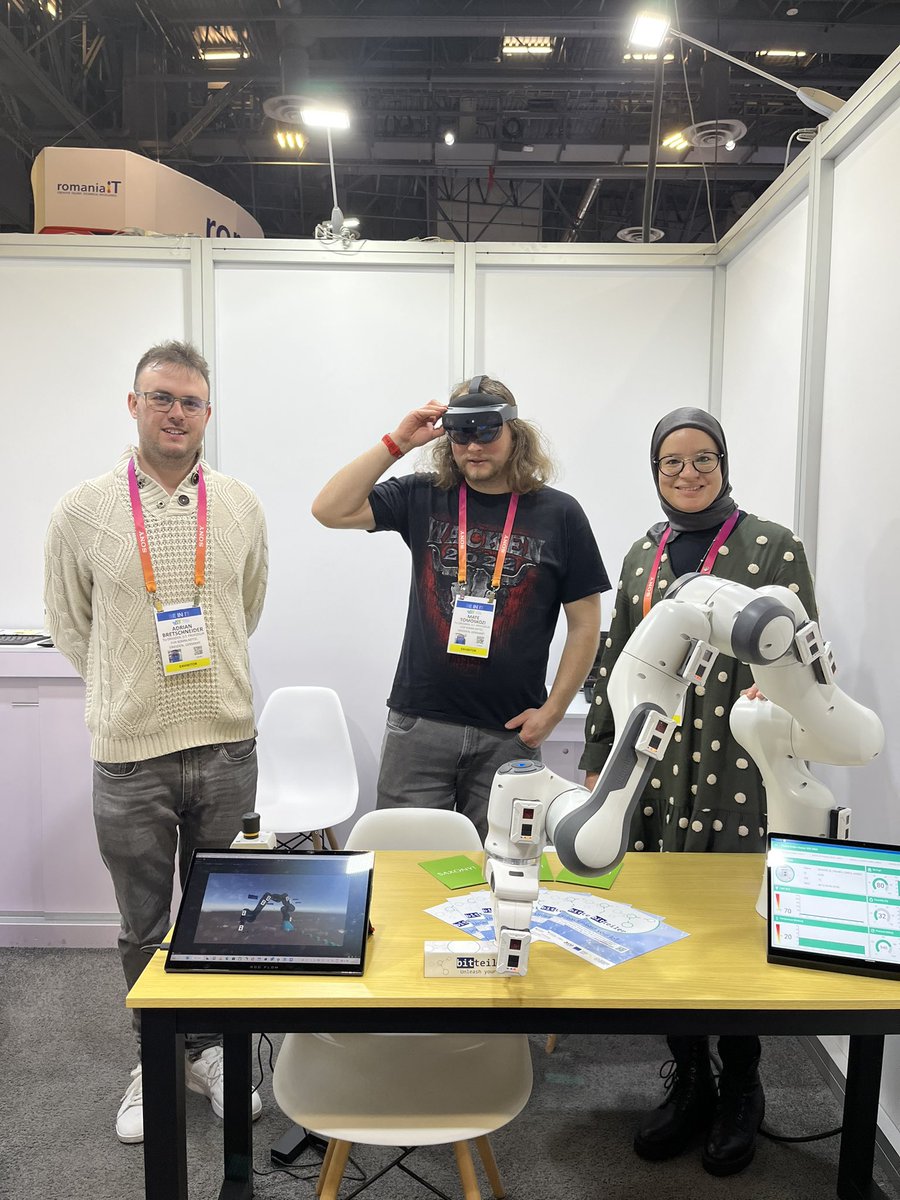 GovMarket_DE's tweet photo. #CES2023 das war‘s! 🚀Toll #InnovationMadeInGermany unter den über 3200 Ausstellenden dabei zu haben!
Beim #GermanPavillon haben wir das Team von #Bitteiler der @tudresden_de getroffen, eine Lösung die IoT Daten ohne Qualitäts- und Informationsverlust komprimiert7 https://t.co/uv5qojS3HC
