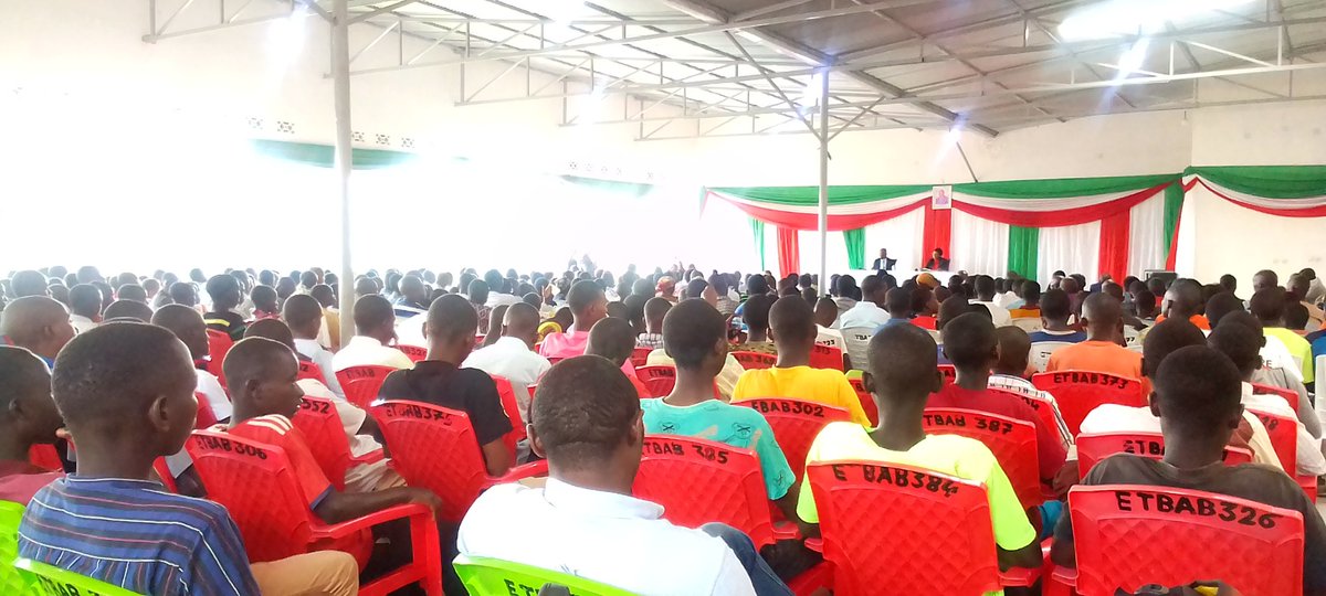 BubanzaCommune2's tweet photo. #Burundi:Ku bibazo yabajijwe n'abenegihugu,umuyobozi mukuru w'ishirahamwe #Onatel,yamenyesheje ko Ibibazo bifatiye kukudakorana neza kw'amaterefone biri muntara ya @BubanzaProvince bigiye gukemurwa,anibutsa kandi ko ibijanye n'iryo shirahamwe biriko biratunganywa neza. https://t.co/3jFo7YTYBs
