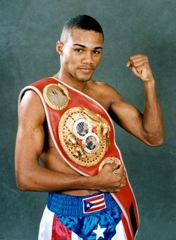 rparalph's tweet photo. Un día como hoy en el 1973 nació el inmortal, y llamado campeón del pueblo, Felix Juan 'Tito' Trinidad García...

Hoy llega al medio peso...Felicidades al Orgullo del sector del Barrio Curías de Cupey Alto... https://t.co/w7Nal2esQK