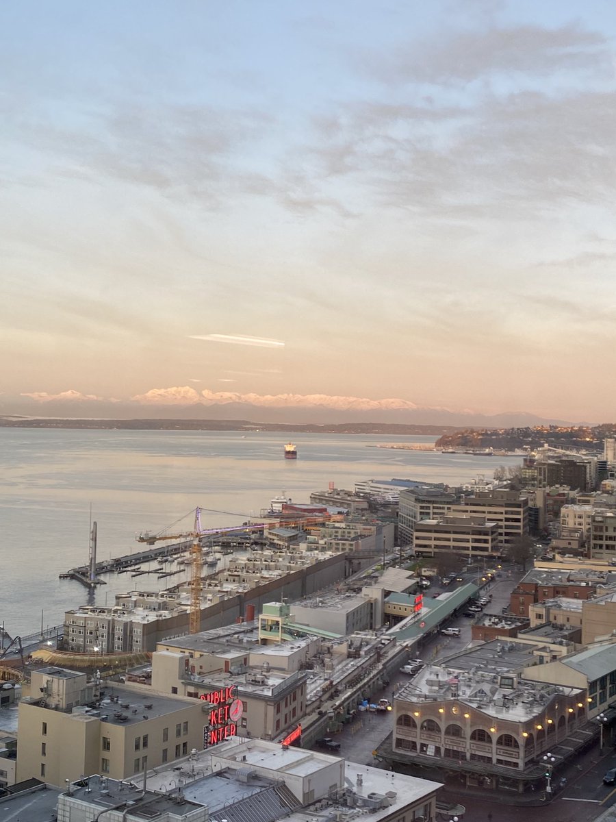 KSeattleWeather's tweet photo. Happy Tuesday, Seattle! https://t.co/VJ2SDkS7xf