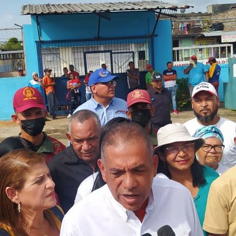 SecEduBolivar's tweet photo. En su programa radial el Gobernador Ángel Marcano, felicitó a los más de 300 mil niños y niñas, que retomaron sus actividades escolares. https://t.co/BnKUDu1MNe