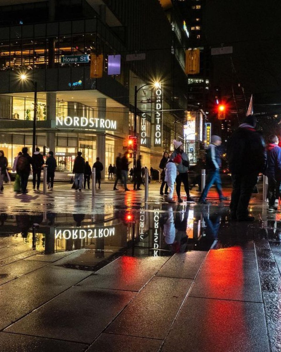 MarriottYVR's tweet image. Did you know... you can get to #DowntownVancouver from our hotel in one ride?

Hop on the #CanadaLine (just an 8 minute walk from our lobby) and ride for just 20 minutes. 😉

📷: (ig)lkytaang