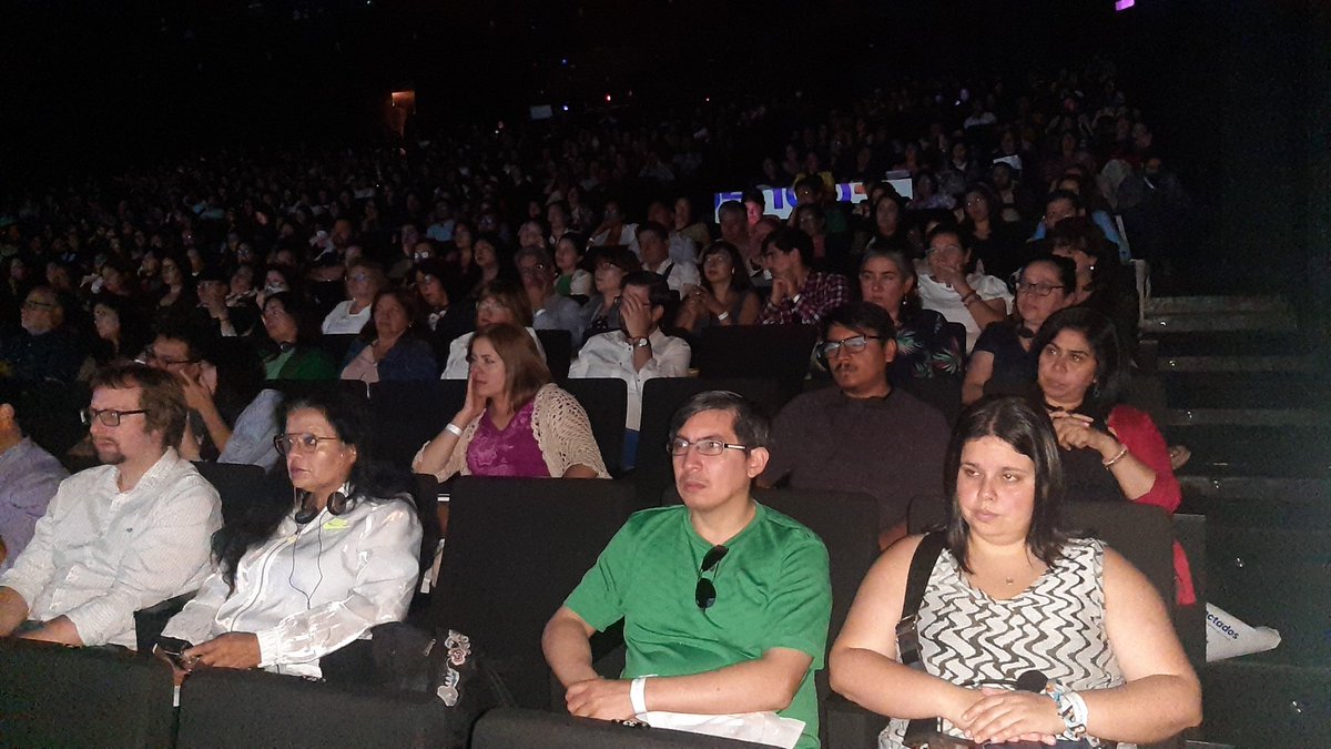 Educbiobio's tweet photo. ✅ En el marco de la Política:"Seamos Comunidad", hoy @Educbiobio, Elizabeth Chávez, entregó un saludo en + Conectados; Evento pionero en Chile sobre Innovación Educativa para el Aprendizaje Profundo, donde habló de los 5 ejes de la Política Educativa, en  @teatrobiobio. https://t.co/Mta7fJEv9G