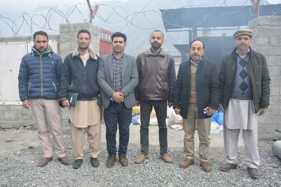 csgbpk's tweet photo. When we say Plastic Free Gilgit, we mean business. Our DCs, ACs and magistrates are in the field making sure that our environment friendly vision of Plastic Free Gilgit is a success. In this regard, a total of 991 kgs of single use polythene bags confiscated from Danyore 1/2 https://t.co/9UN5C6a7g2