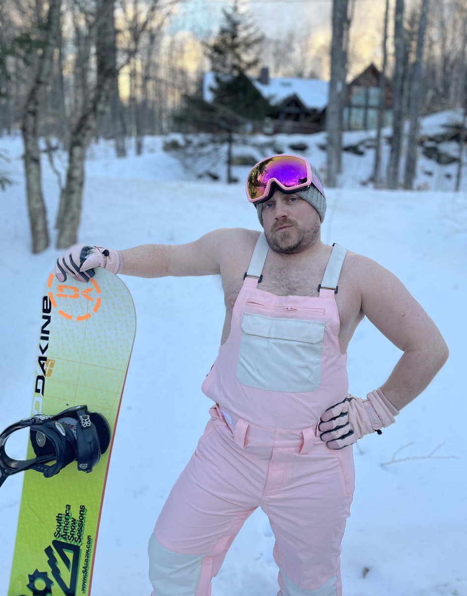 CoachCub's tweet photo. Itching to go snowboarding 💅🏾 🏂
#queersnowboaring #bearathletes #gaysnowboarder #instabear #beefybear #bearchest #bearweek365 #instabeef #scruffy #gaybear #bearcub #gaycub #cublife #daddybear https://t.co/tyR7ZHeICI
