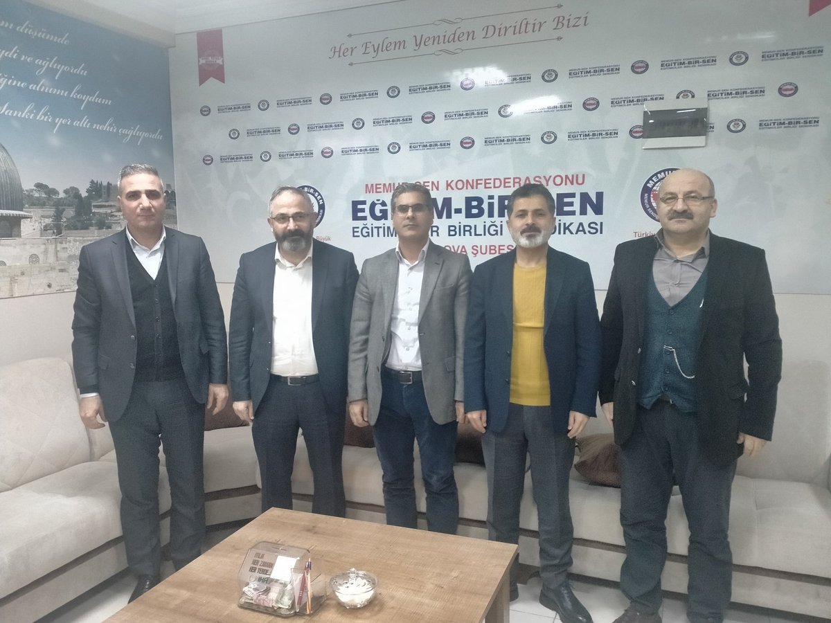 ahmetkotcioglu's tweet photo. Genel Başkan Yardımlarımız Sayın Şükrü KOLUKISA ve Sayın Hasan Yalçın YAYLA sendikamızı ziyaret ettiler. Kıymetli Başkanlarıma , nazik ziyaretleri için teşekkür ediyorum. 
@sukru_kolukisa 
@hasanyyayla https://t.co/kQVauzNCDM