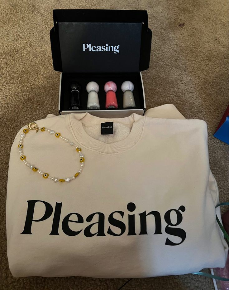 louis91xwalls's tweet image. 💅 HARRY STYLES PLEASING MERCH GIVEAWAYS?! 💅

- 2 people win this set !!
- must be following
- must rt and like this tweet

Ends on 1st February ( INTERNATIONAL )