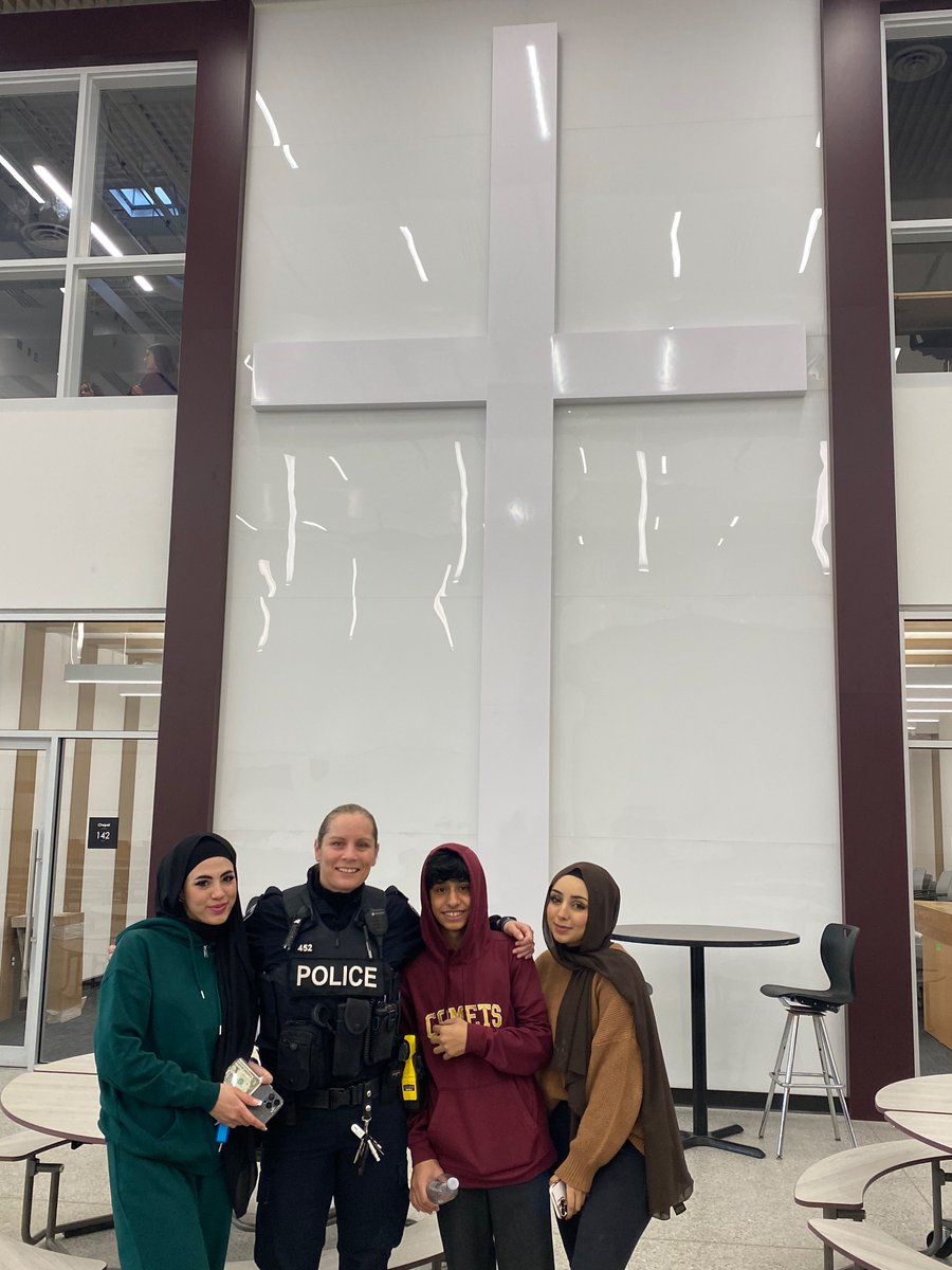 constableswiss's tweet photo. Very exciting first day at the new school!! So grand! This is area is called the Commons. @CCHcomets @WECDSB @WindsorPolice https://t.co/unEYEUm10C