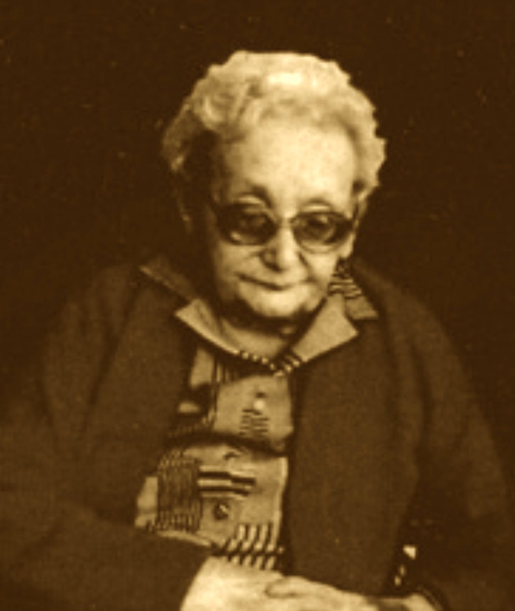 Elle vit en maison de retraite. 94 ans. Aucune décoration: elle les a toutes refusées. Car en 1943 il lui parut normal de détruire la liste des juifs de Prissac,puis de les cacher.Ce 29 mai 2006 elle accepte enfin la médaille des Justes. Mais surtout: pas de médias! Odette Androt