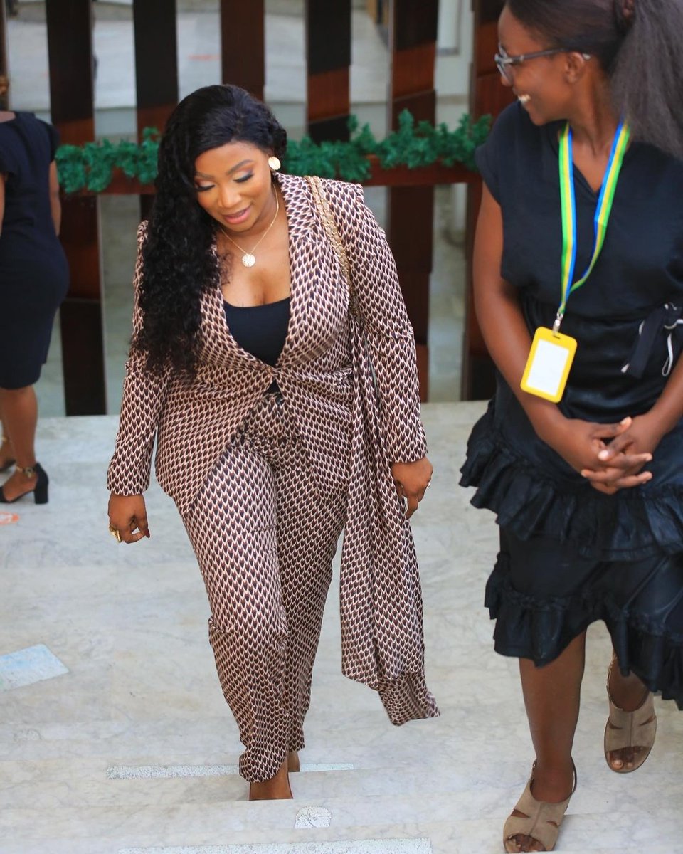 Engoanggrace's tweet photo. j'ai été enchantée de participer à l’ouverture de la 2ème édition de la CONFÉRENCE NATIONALE DES FEMMES à la chambre de commerce de Libreville, sous le thème :
<<FEMME, LE GABON A BESOIN DE TOI>>.

#EGM
#Conferencenationaledesfemme https://t.co/KO09aGMewg