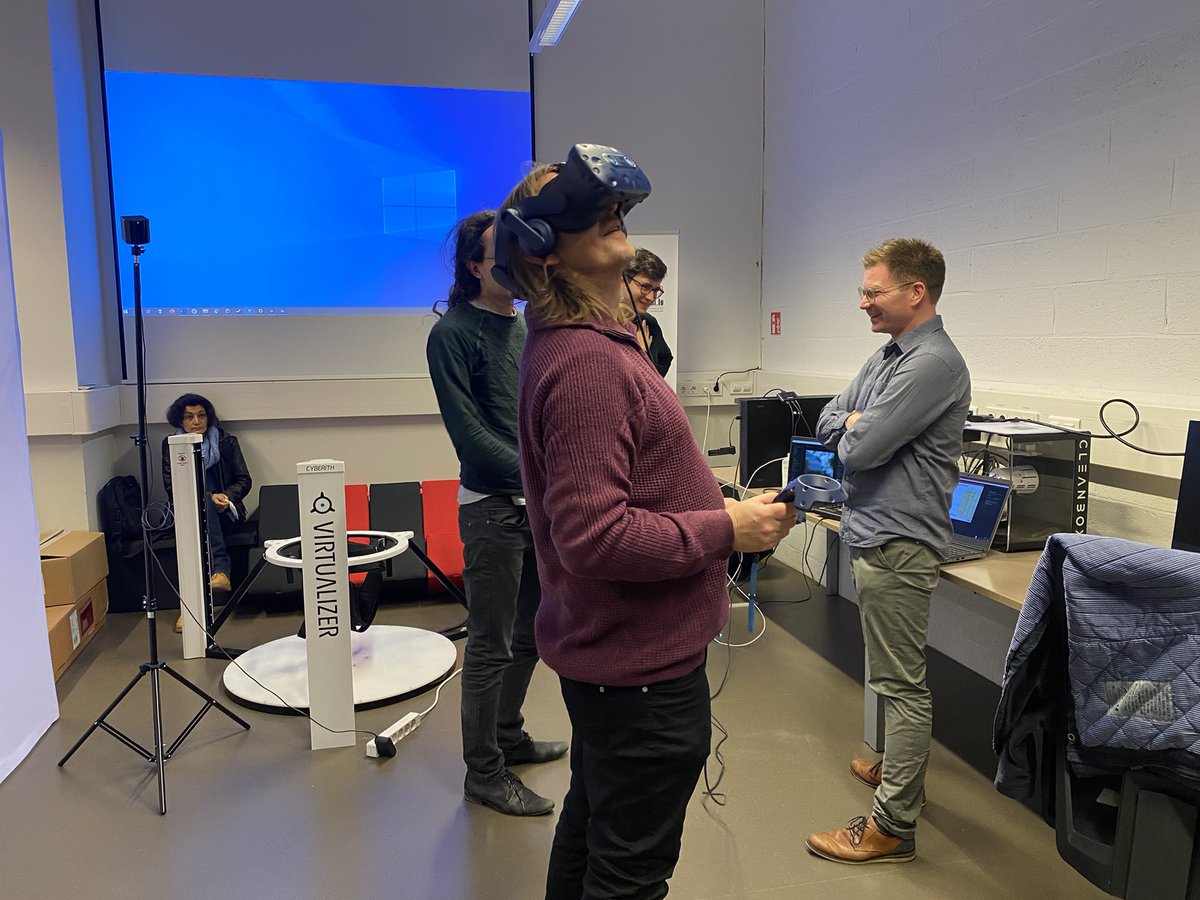 We had so much time trying the VR environment! @DrewingKnuet