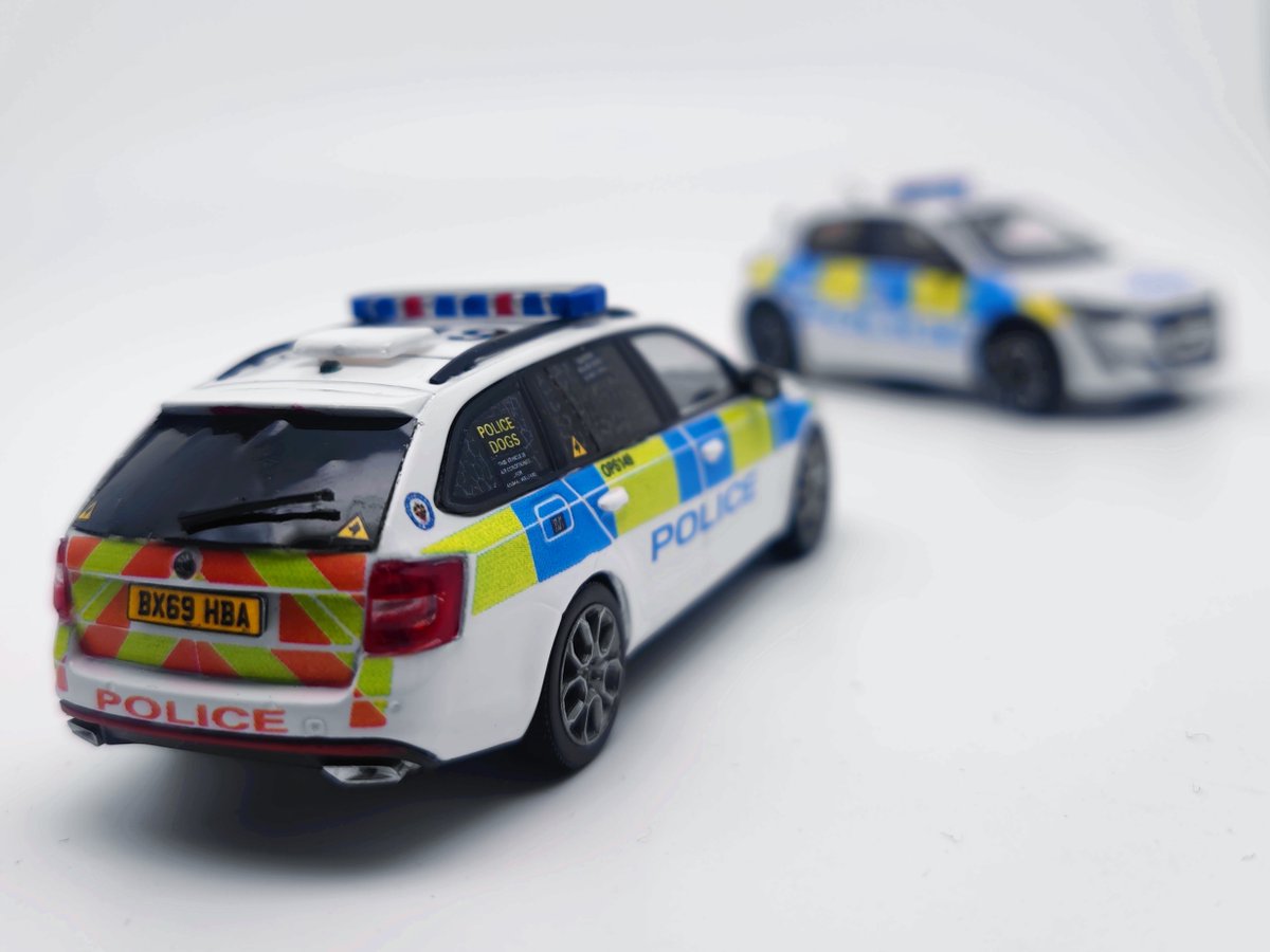 blue_code3's tweet image. 1/43 West Midlands Police Dog Unit Skoda Octavia VRs #OPS149