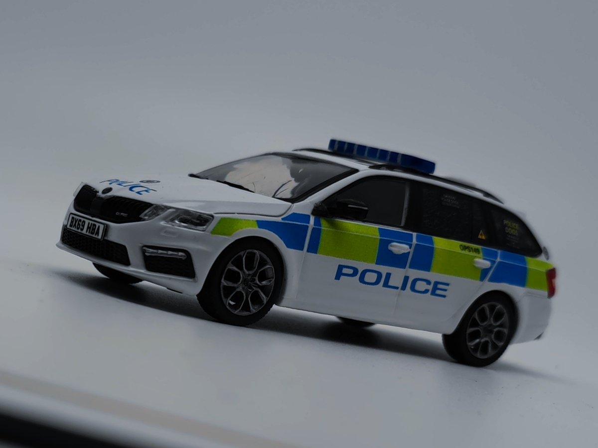 blue_code3's tweet image. 1/43 West Midlands Police Dog Unit Skoda Octavia VRs #OPS149