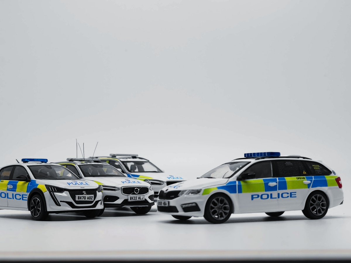 blue_code3's tweet image. 1/43 West Midlands Police Dog Unit Skoda Octavia VRs #OPS149
