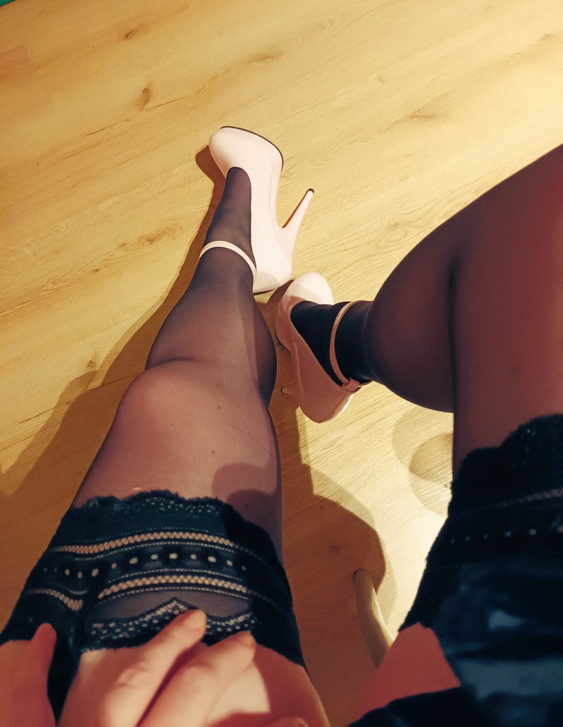 shoesmegood's tweet photo. 😘 https://t.co/AzwFlJg0f9