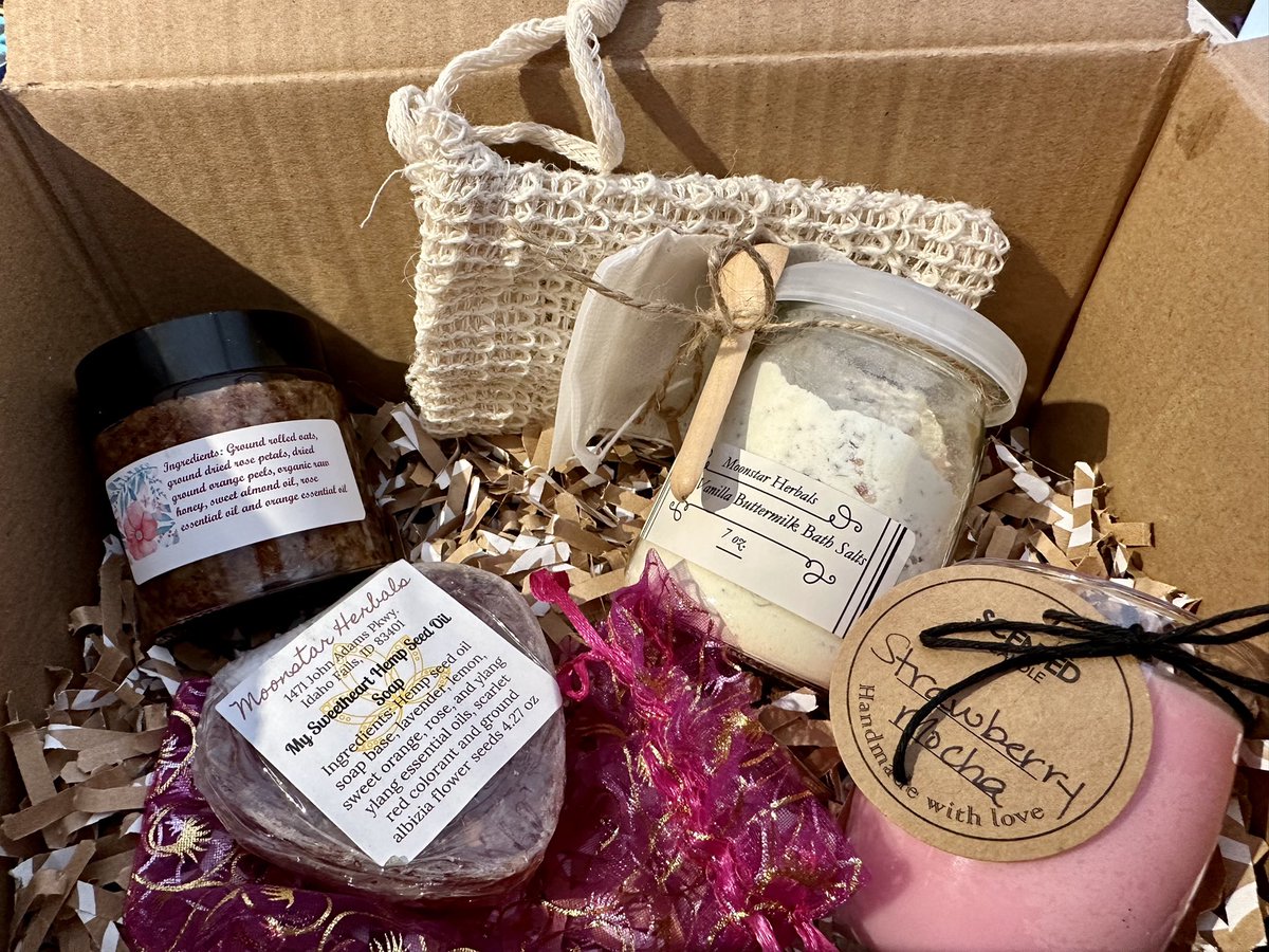 What a great gift for Valentine’s Day! wanderstruckco.com/products/sweet… ⁣
.⁣
#candlelover #candles #etsy #gift #giftbox #giftboxes #giftideas #gifts #giftsforher #handmade #handmadeisbetter #handmadewithlove #naturalbathandbodyproducts #smallbusiness #smallbusinesslove