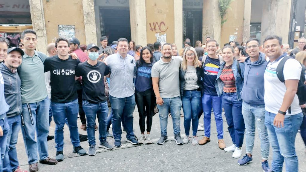 #10Ene Los estudiantes acompañamos la agenda propuesta por el gremio de trabajadores de nuestra Universidad ante la grave crisis que enfrentamos como ulandinos y venezolanos en todos los sectores del país.
¡SIGAMOS ALZANDO LA VOZ POR EL FUTURO DE TODOS!
¡Nos vemos el #16Ene !