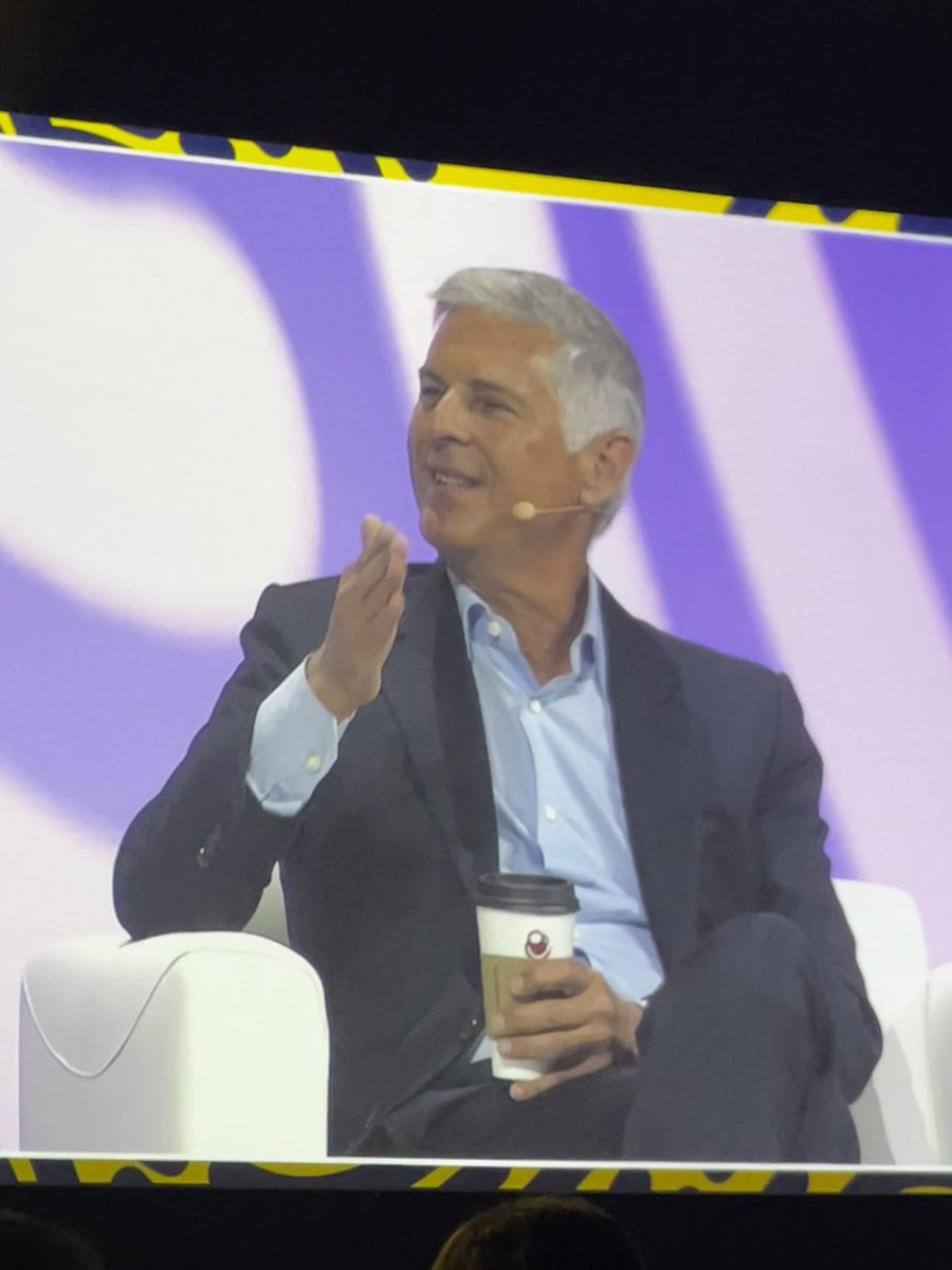 Dovian1's tweet photo. #CL23PCMA #PCMA #HILTON

Leaders talking to leaders
#Bleasure 📑💼✈️🗺️ https://t.co/Bh129Hctjo
