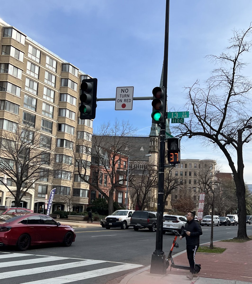 jwalshie's tweet photo. Generous time to cross the street, no beg buttons, no turn on red, and micromobility options everywhere makes Washington DC a great place for getting around without a car. https://t.co/3QlCRiz31I