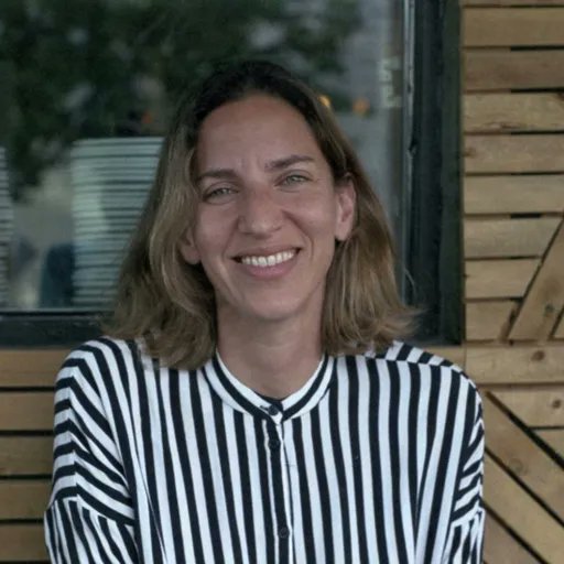 Aaannnddd... Here we go!

Our first speaker is @arapulido from <a href="/datadoghq/">Datadog, Inc.</a> !
She will help us navigate Gateway API with her talk "Gateway API: The new way to travel north/south". So excited to see her in action!

Get your tickets, folks! buff.ly/3Vcws2e