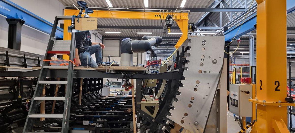 HumaRobotics tweet media