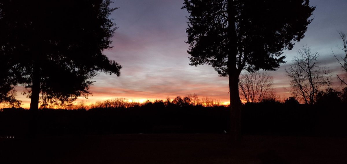 weather_rn's tweet photo. Even if you're like me and HATE mornings, you just gotta love seeing this kind of #sunrise https://t.co/Xbs2MgLQO7