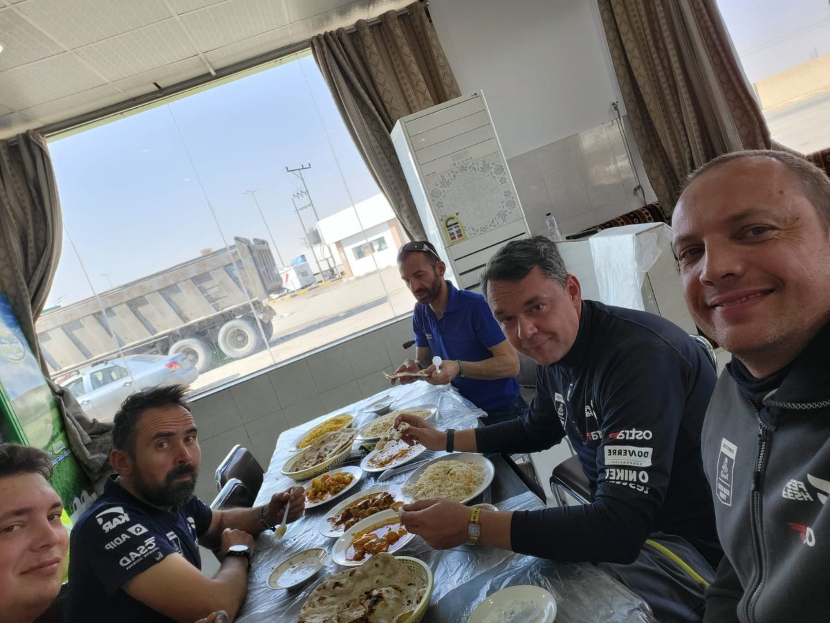 TechTirPszczyna's tweet photo. ...somewhere between Riyadh'a and Haradh 🐫🚛!
Greetings,
Bartosz Woźnikowski with FeshFesh😉

@Dakar2023 #dakarrally #dakar2023 #techtir #feshdeshgroup #rajd #rally #tatra #cars #power https://t.co/JI9xR7d4yL