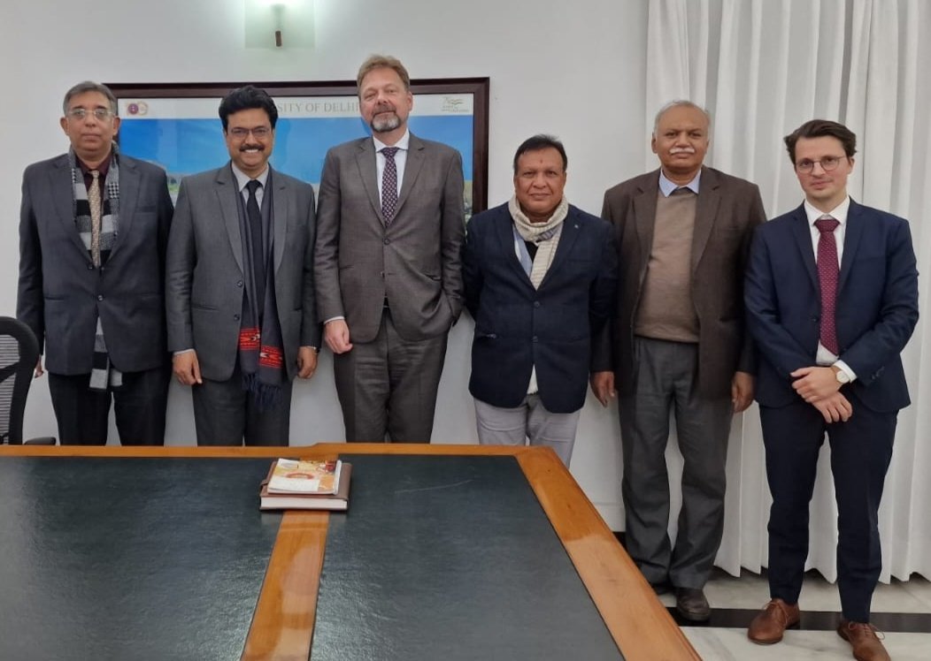 GermanAmbIndia's tweet photo. Met with the Prof Yogesh Singh, VC, @UnivofDelhi. Fruitful interaction on the topics of APS, enhancing @DAADIndia cooperation with DU and increasing number of 🇮🇳 students in 🇩🇪. Always supporting the German Department at @UnivofDelhi! 👨‍🎓👩‍🎓 https://t.co/zGbCILpdZt