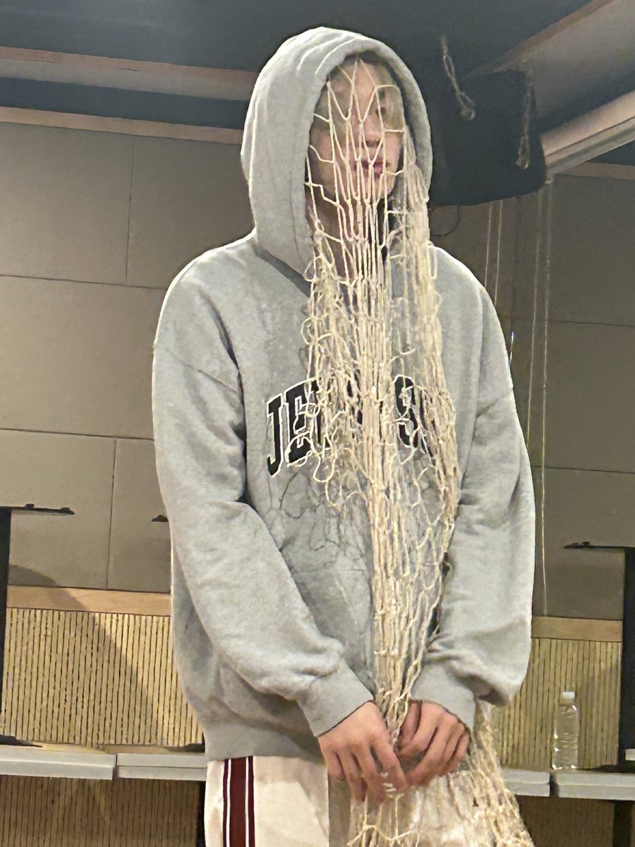 frompiwon's tweet photo. [230110] 14:09 — 🐿️

: foto

marca tendencias

está un paso adelanté en la moda

atrapé a un gran pez ㅋㅋㅋㅋㅋ

regresaré~~ https://t.co/m1lWAFILF7