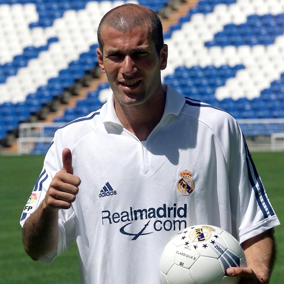 DeadlineDayLive's tweet photo. 🚨 If Zinedine Zidane cost €76M in 2001, how much would a prime Zizou cost in today's market? 🤔 https://t.co/9azMsnAWTs