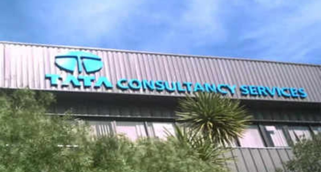 newsifyecho's tweet photo. TCS shares fall nearly 3% after earnings announcement.
#newsifyecho,#freshify,#newsify,#BusinessNews,#TCS,#Tata,#updatedecho,#dailynewsupdate,#newslynews,#newsstock https://t.co/i9qOnd2sDi