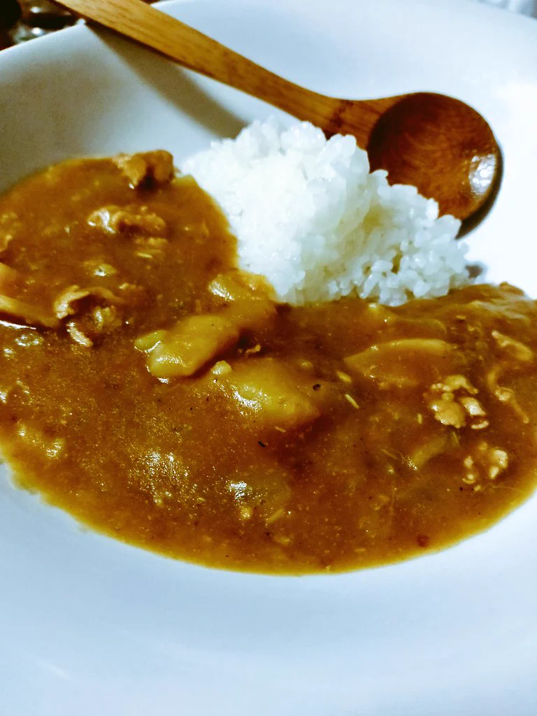 ボンカレーには負けてられん
という事で
遠藤賢司風ピラミッドライスカレー連続料理でギネス世界記録に挑戦中、いま何十回目か？
#遠藤賢司 #カレーライス 
は #ピラミッド ▲
#ギネス  