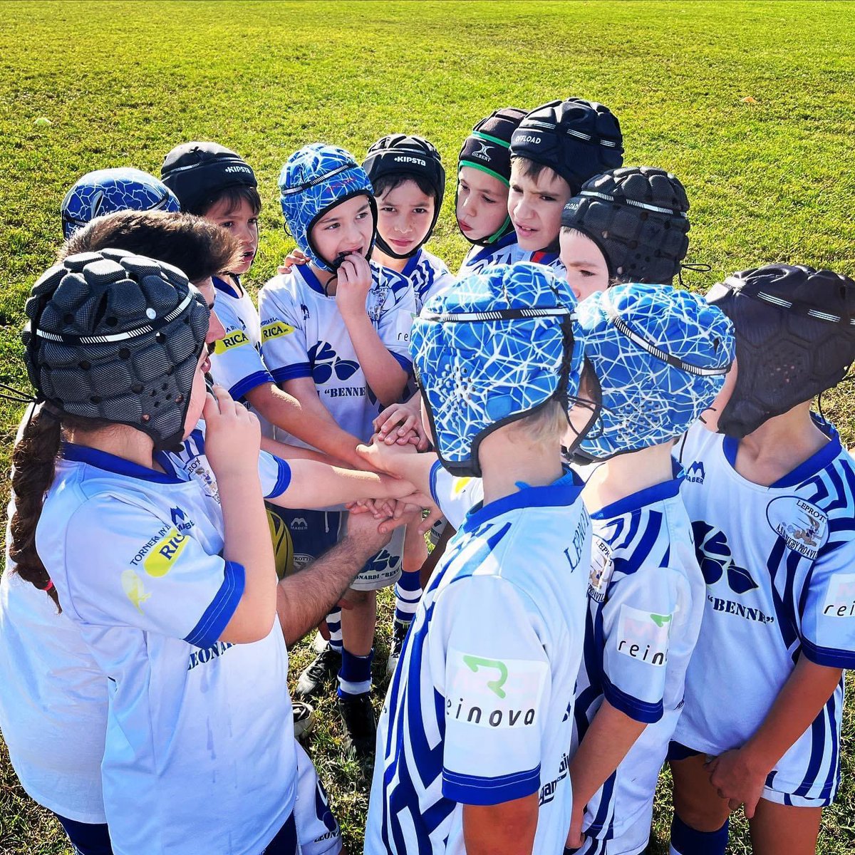 leprottirugby's tweet photo. 💪🏻🏉
Siamo forti, siamo Leprotti, ora andiamo in campo e ci divertiamo!
⚪️🔵🏉🐇
#insieme #tuttiinsieme #amici #friends #tuttiincerchio #sostegno #avanzamento #placcaggio #weareleprotti #leprottirugbysoliera #rugby #rugbygram #minirugby #rugbypassioneitaliana #soliera https://t.co/gCuBS0PpNC