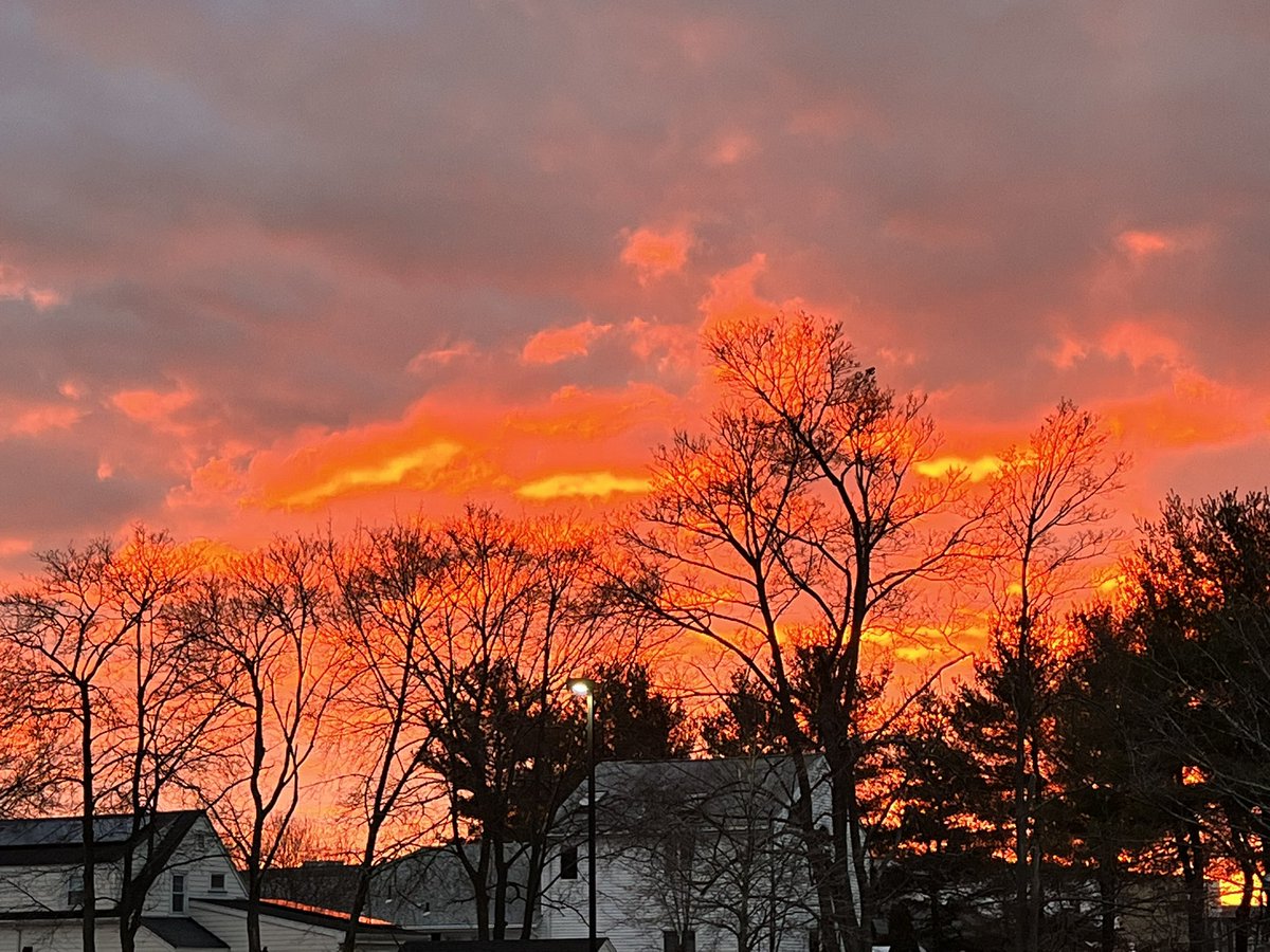 producerjessy's tweet photo. Wowza π€© @ShiriSpear #weatheroutyourwindow https://t.co/bVQ6staY3k