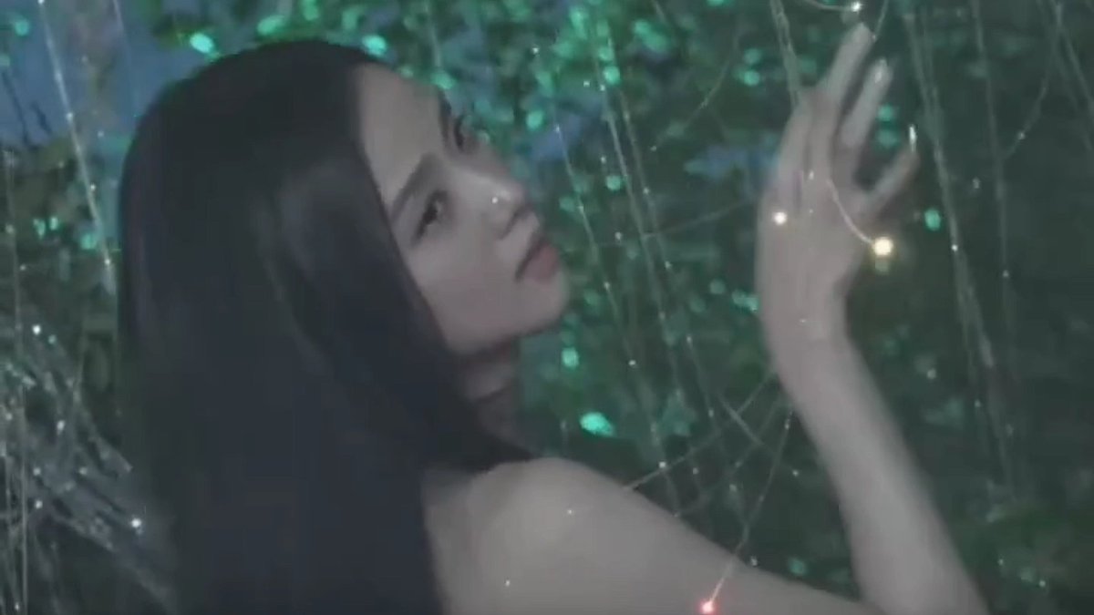 jisoospic's tweet photo. KIM JISOO https://t.co/WYj5bSID2I