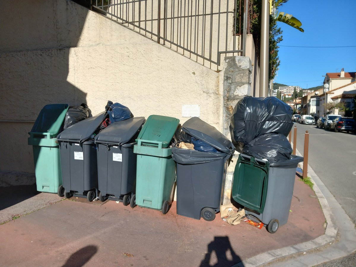 FranckGalbert's tweet image. Allô @CACPLOfficiel, les habitants de la rue Merimée au #Cannet n’ont pas eu le ramassage de leurs ordures depuis jeudi matin.
Un soucis ?
Ps: plusieurs appels ont été passés auprès de vos services