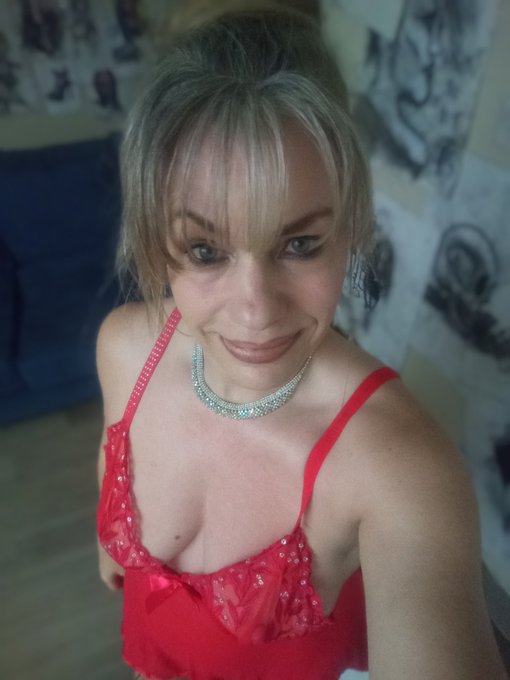 Red 🍒 lingerie https://t.co/Dphoz6bz9o