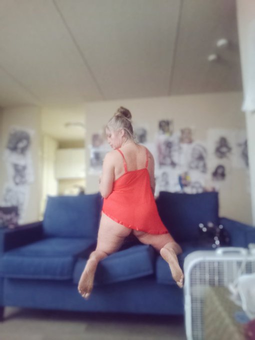 Red 🍒 lingerie https://t.co/Dphoz6bz9o