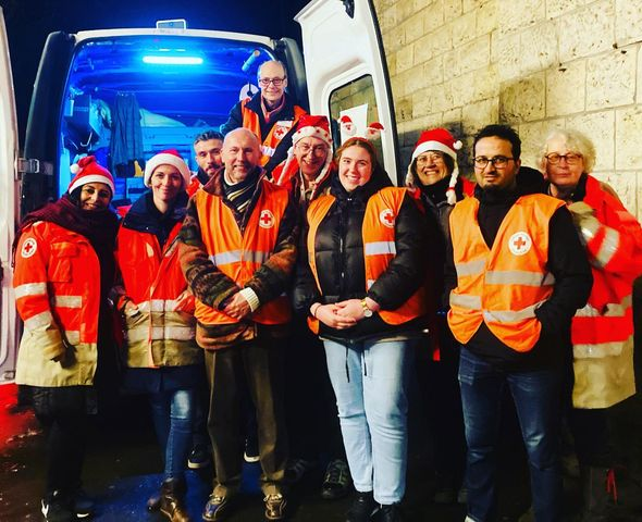CrfCaen's tweet photo. Pour notre maraude de Noël, c’est environ 60 personnes, venues à notre rencontre en cette soirée un peu spéciale de veille de Noël.
Merci à nos bénévoles, à nos donateurs, ainsi qu’à nos boulangeries partenaires, sans oublier la page de " Outrouverquoiacaen" https://t.co/qIaTc3BSZ2