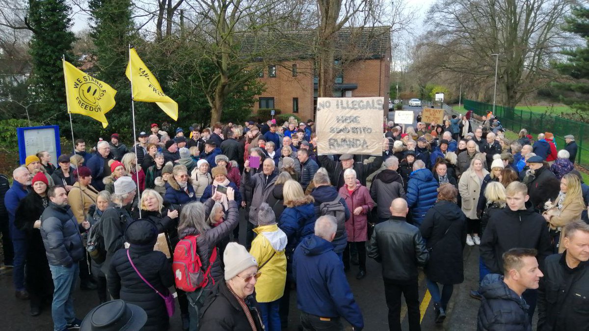 ActivePatriotUK's tweet photo. NEVER FORGET ACTIONS SPEAK LOUDER THEN WORDS

WELL DONE COTTINGHAM 👏🏻 https://t.co/WyDyGStVmg