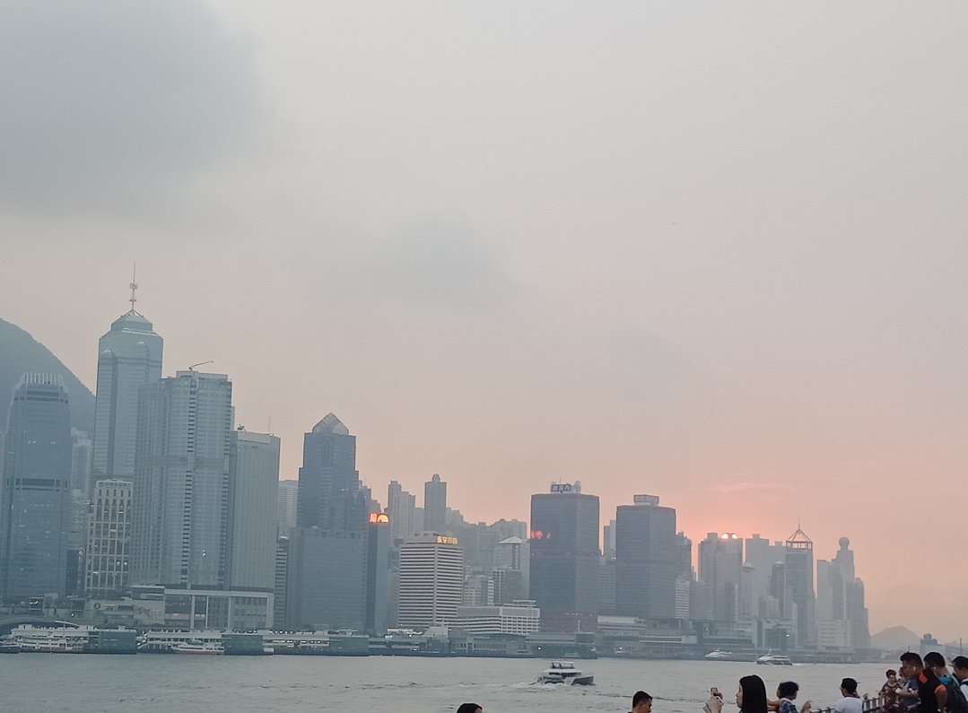 lynaendis's tweet photo. Sunsets are proof that endings can often be beautiful too  - Beau taplin https://t.co/xMePN4oEX1